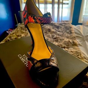 Vince Camuto toe out strap sandal, multicolor, snake, print